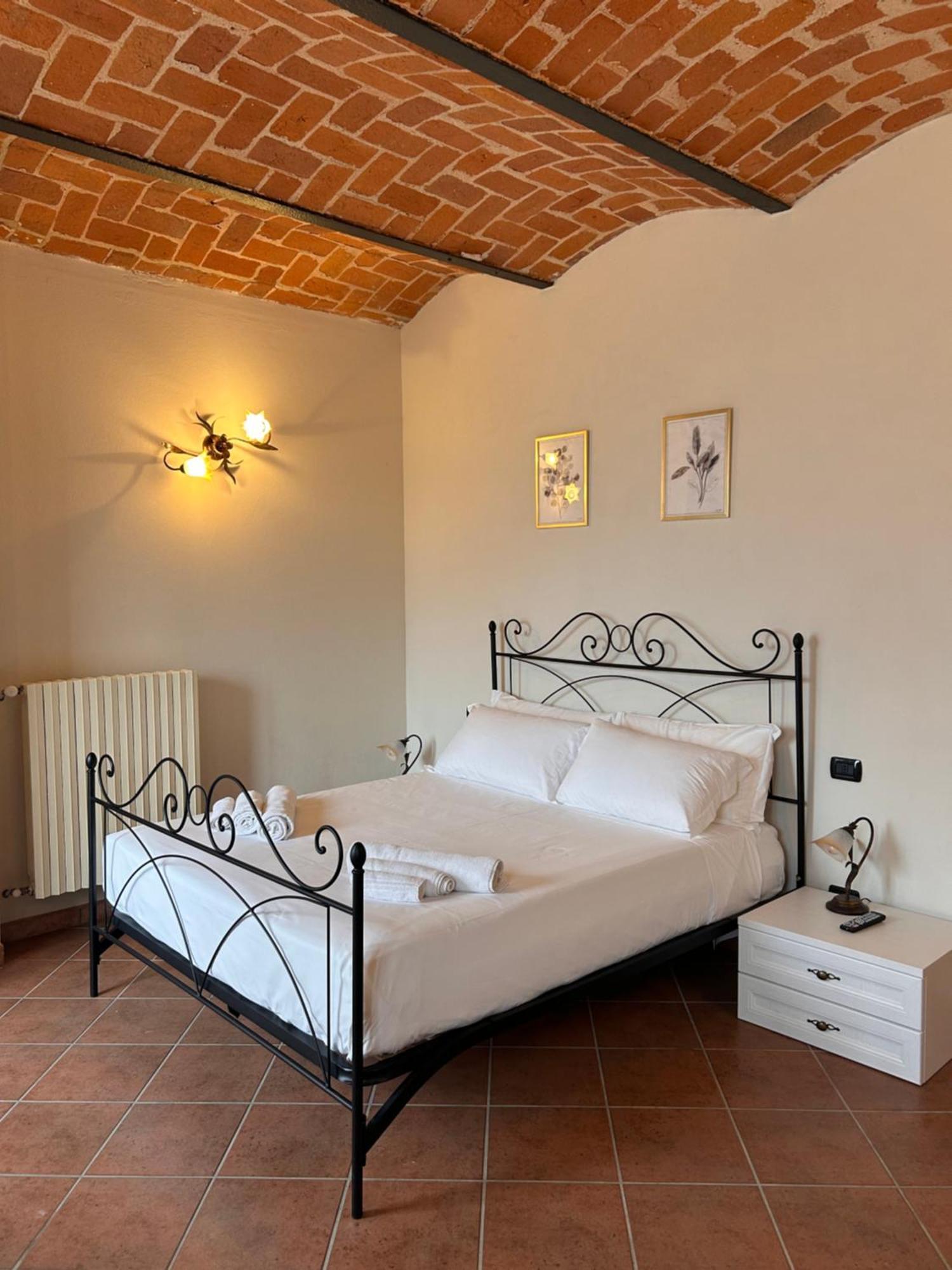 Tenuta Agricola La Cava- Cantina E Agriturismo San Damiano d'Asti Luaran gambar